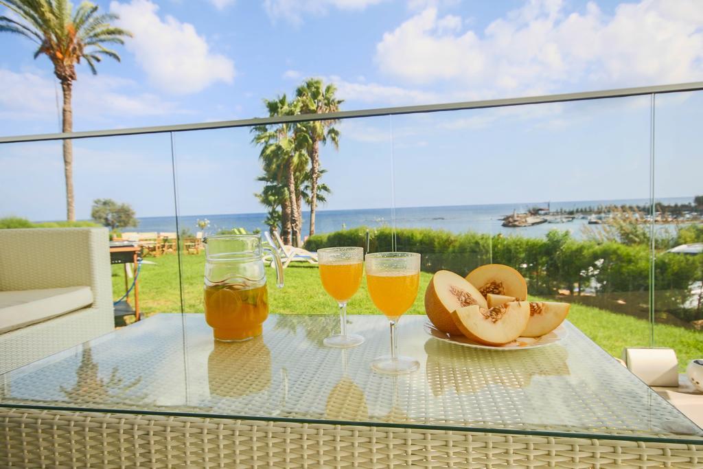 Beachfront Trident Protaras Habitación foto