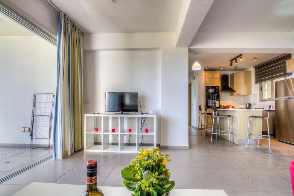 Beachfront Trident Protaras Exterior foto
