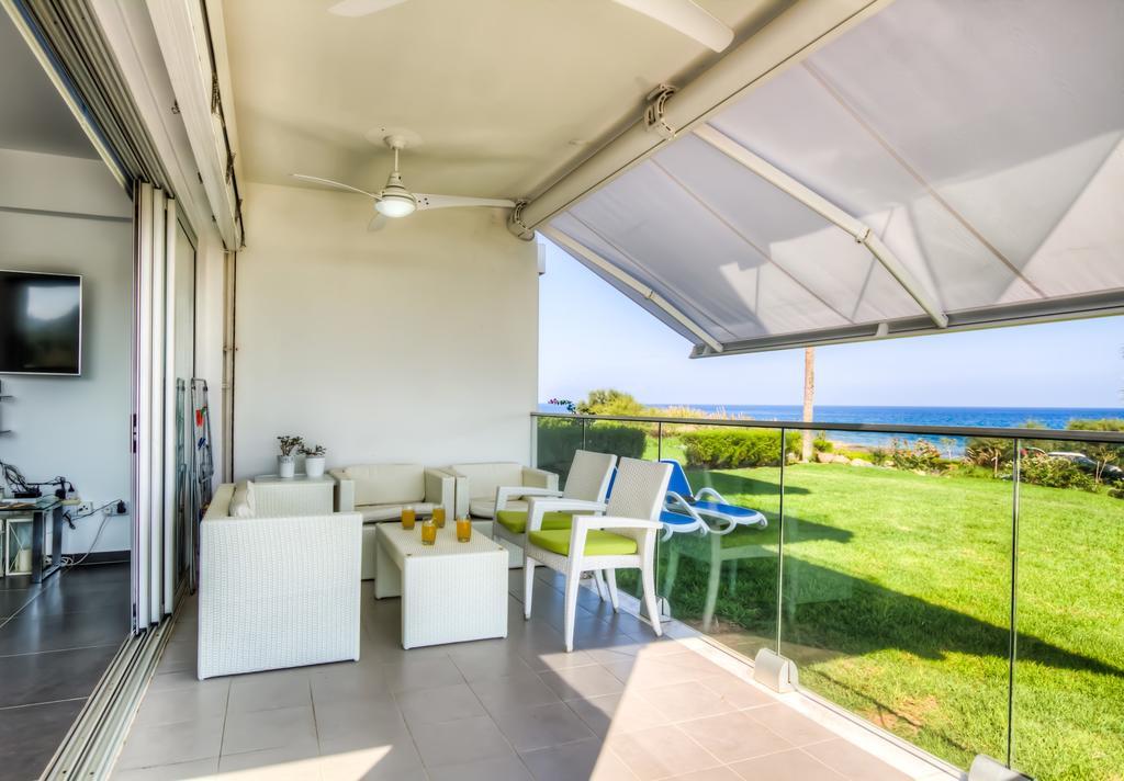 Beachfront Trident Protaras Exterior foto